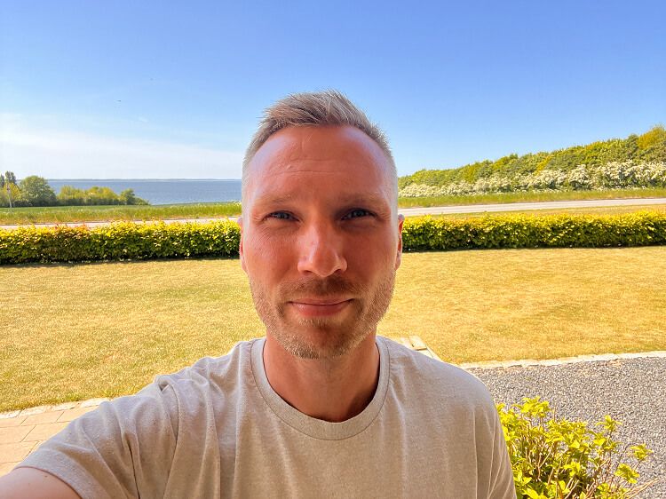 Kommunikationsrådgiver og tekstforfatter · Kristian Frost