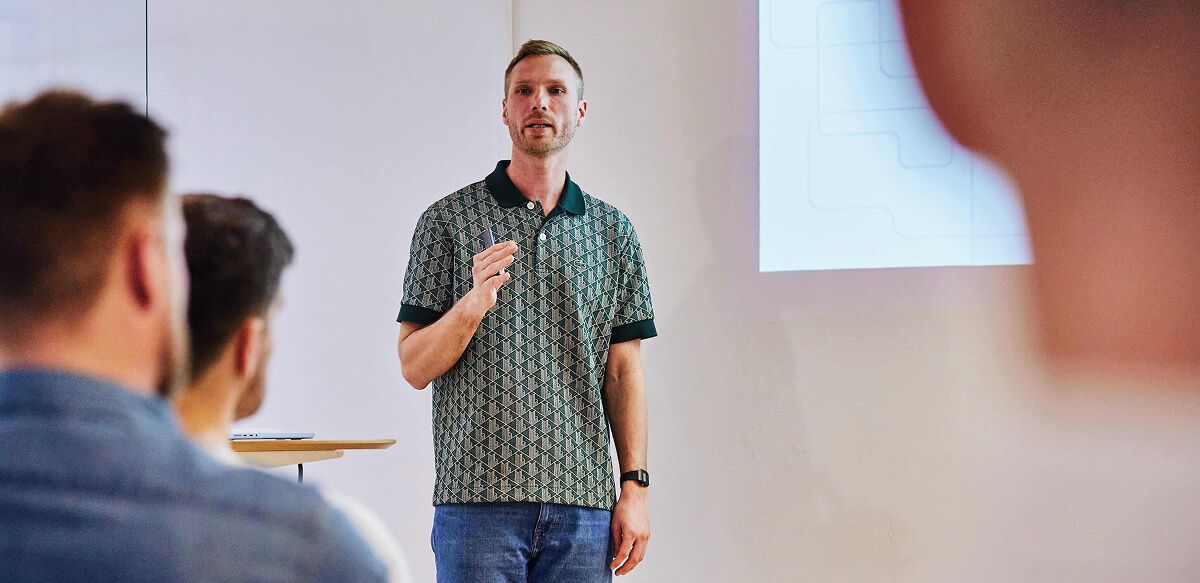 Kommunikationsrådgiver og tekstforfatter · Kristian Frost